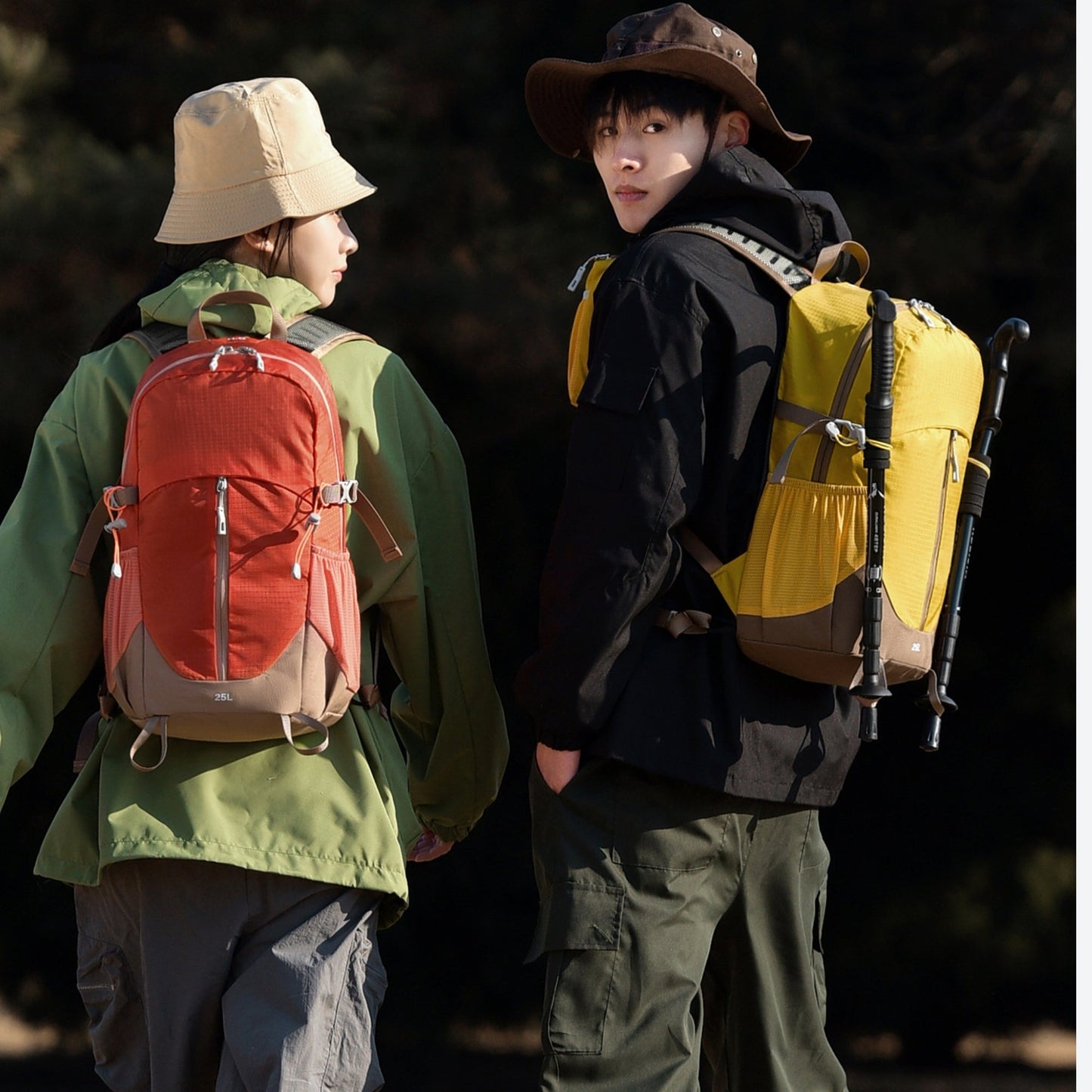 Summit Leichter Wanderrucksack – Wasserabweisend, Atmungsaktives Tragesystem – ChillCarve EU